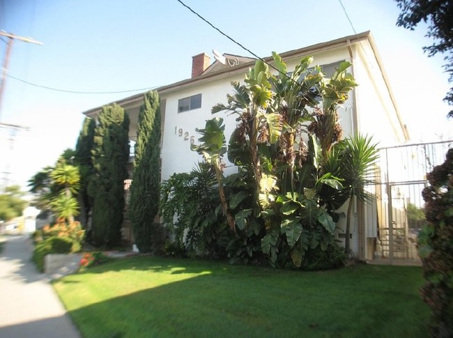 1926 10th Ave in Los Angeles, CA - Foto de edificio - Building Photo