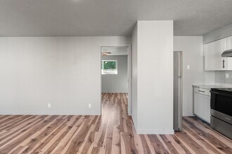 1028 W 11th St in Medford, OR - Building Photo - Building Photo