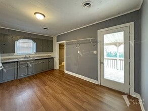 3046 W Walnut St in Springfield, MO - Building Photo - Building Photo