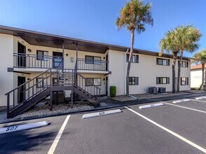 361 Airport Ave E in Venice, FL - Building Photo - Building Photo