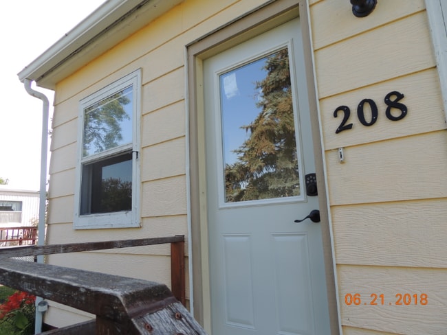 208 4th Ave W in Culbertson, MT - Building Photo - Building Photo