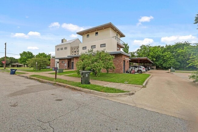 property at 213 N Houston Ave
