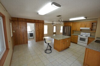 541 Carey Pl in Lakeland, FL - Foto de edificio - Building Photo