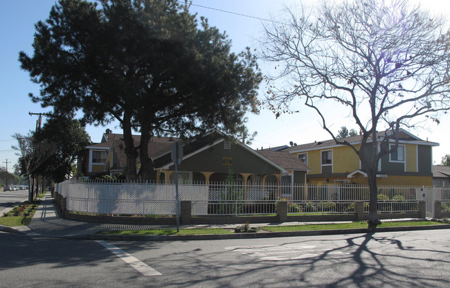 20702A-B;0 Siene Ave in Lakewood, CA - Building Photo - Building Photo