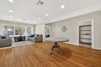 4045 Osby Dr in Houston, TX - Building Photo - Building Photo