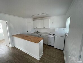 107 Holmes Dr in Pensacola, FL - Building Photo - Building Photo