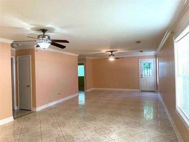 6235 Sutton Meadows Dr in Houston, TX - Building Photo - Building Photo