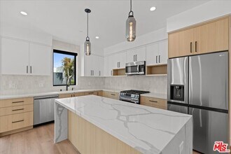 4825 Satsuma Ave in Los Angeles, CA - Building Photo - Building Photo