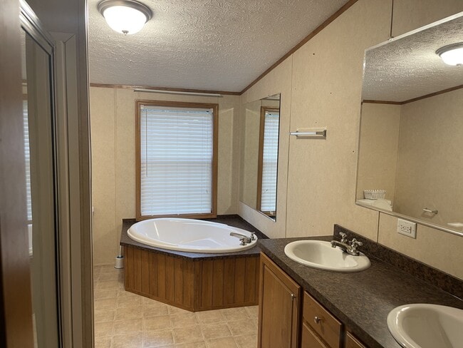 982 Bethel Church Rd in Mount Olive, NC - Building Photo - Building Photo