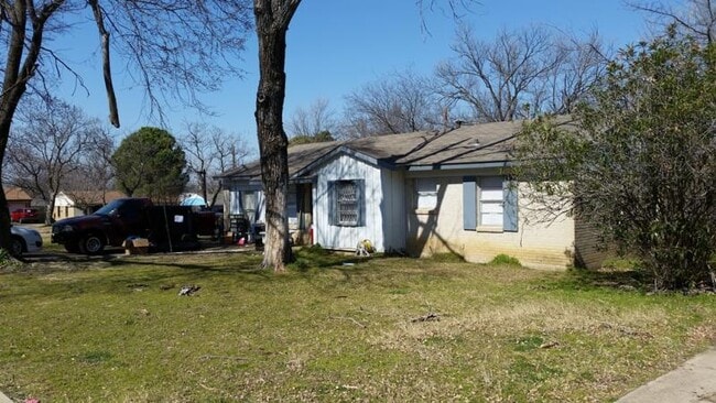 property at 14005 Cimarron Dr