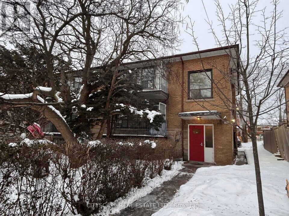 429 Lawrence Ave W in Toronto, ON - Building Photo