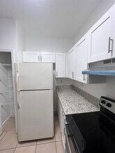 7040 NW 177th St in Hialeah, FL - Building Photo - Building Photo