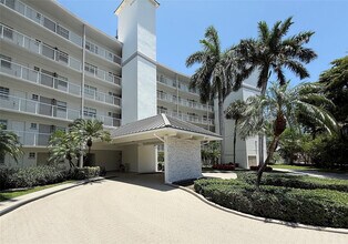 140 NE 28th Ave in Pompano Beach, FL - Foto de edificio - Building Photo