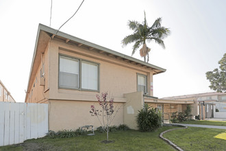 Vineland Apartments in Downey, CA - Building Photo - Building Photo