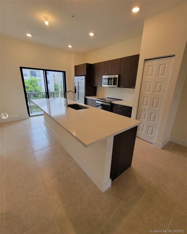 7915 NW 104th Ave-Unit -25 in Doral, FL - Building Photo - Building Photo