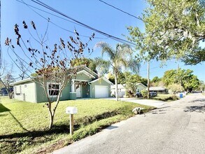 242 Petteway Dr in Lakeland, FL - Building Photo - Building Photo