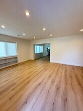 3702 Somerset Dr in Los Angeles, CA - Foto de edificio - Building Photo