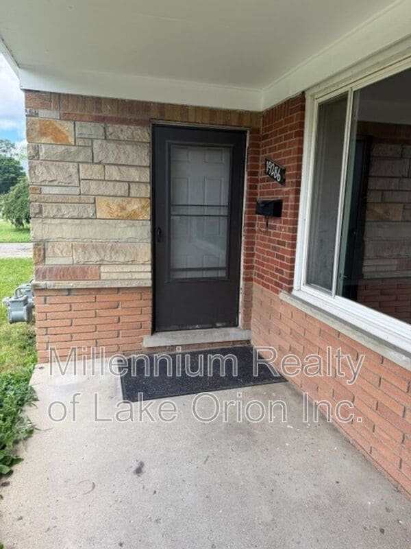 property at 19286 Lahser Rd