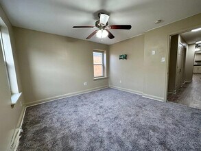 331 Rose St, Unit Unit 2 in Chester, PA - Foto de edificio - Building Photo