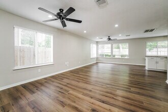 22023 Soft Pines Ct in Porter, TX - Foto de edificio - Building Photo