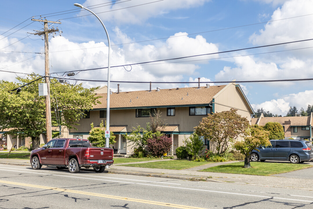 5850 177B St in Surrey, BC - Building Photo