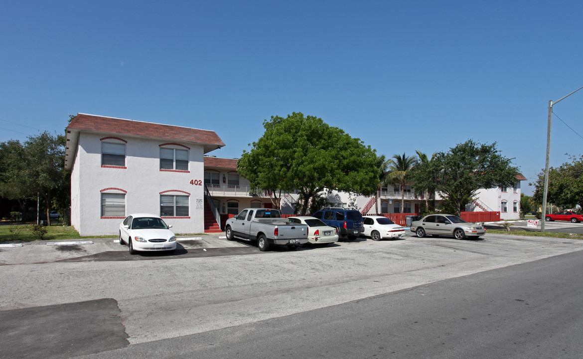 Avondale Palms in Pompano Beach, FL - Foto de edificio