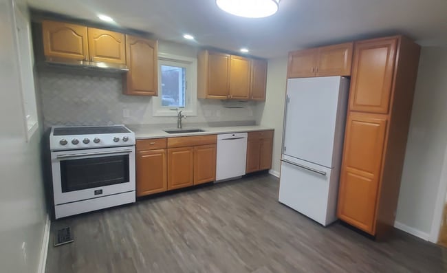 90 S Main St, Unit 1 in Natick, MA - Building Photo - Building Photo
