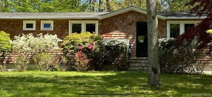 9 Johnston Rd in Shelter Island, NY - Building Photo - Building Photo