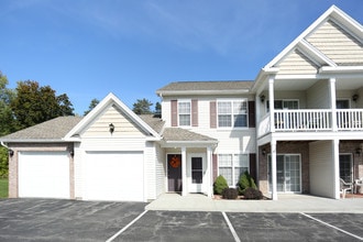 Bay Pines Apartments in Webster, NY - Foto de edificio - Building Photo