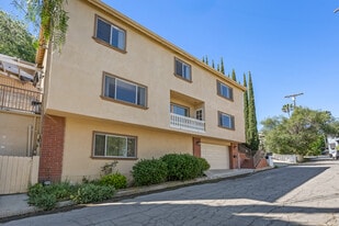 3962 Oakfield Dr in Sherman Oaks, CA - Building Photo