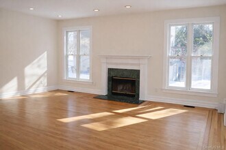 16 Clinton Ave in Dobbs Ferry, NY - Building Photo - Building Photo