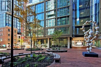 88 Queen St E in Toronto, ON - Building Photo - Building Photo