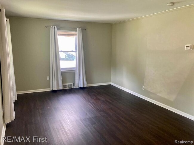402 Kensington Ave, Unit 104 in Ferndale, MI - Building Photo - Building Photo