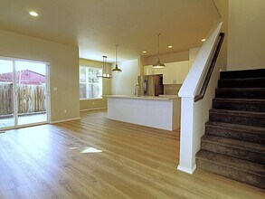 2374 NE Keats Dr in Bend, OR - Foto de edificio - Building Photo