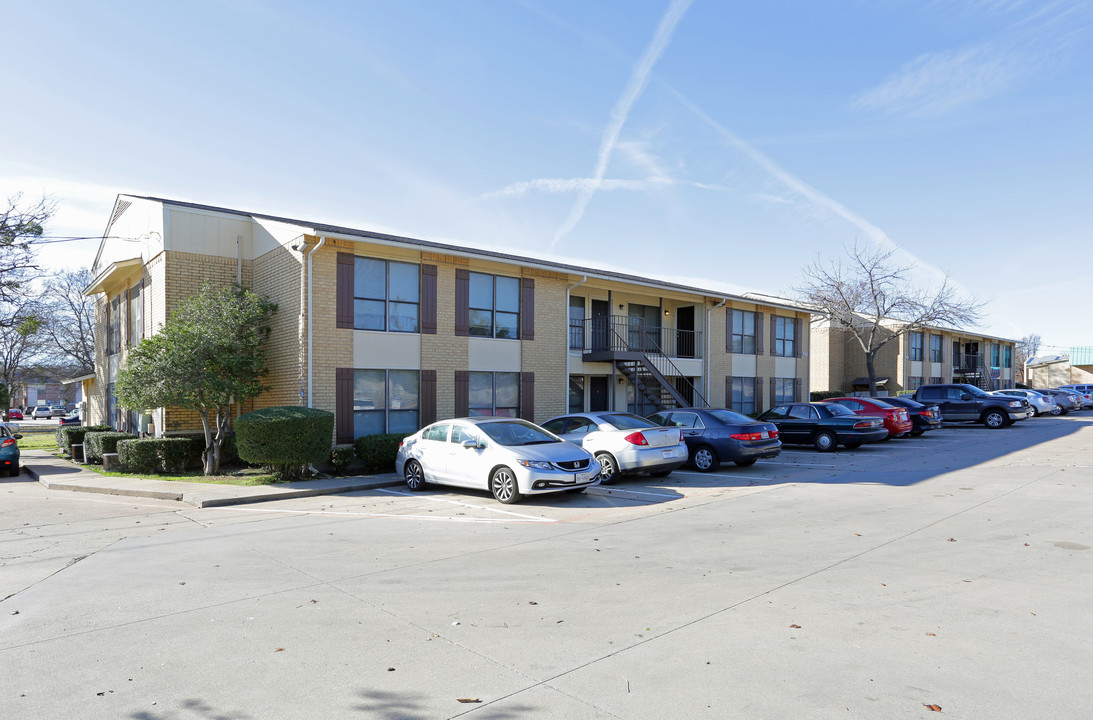 Barry Place in Denton, TX - Building Photo