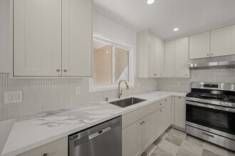 5935 W 79th St in Los Angeles, CA - Building Photo - Building Photo