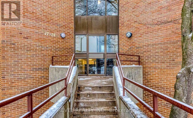 2035 South Millway in Mississauga, ON - Building Photo - Building Photo