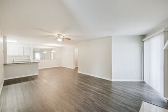 10837 Braes Bend Dr in Houston, TX - Building Photo - Building Photo