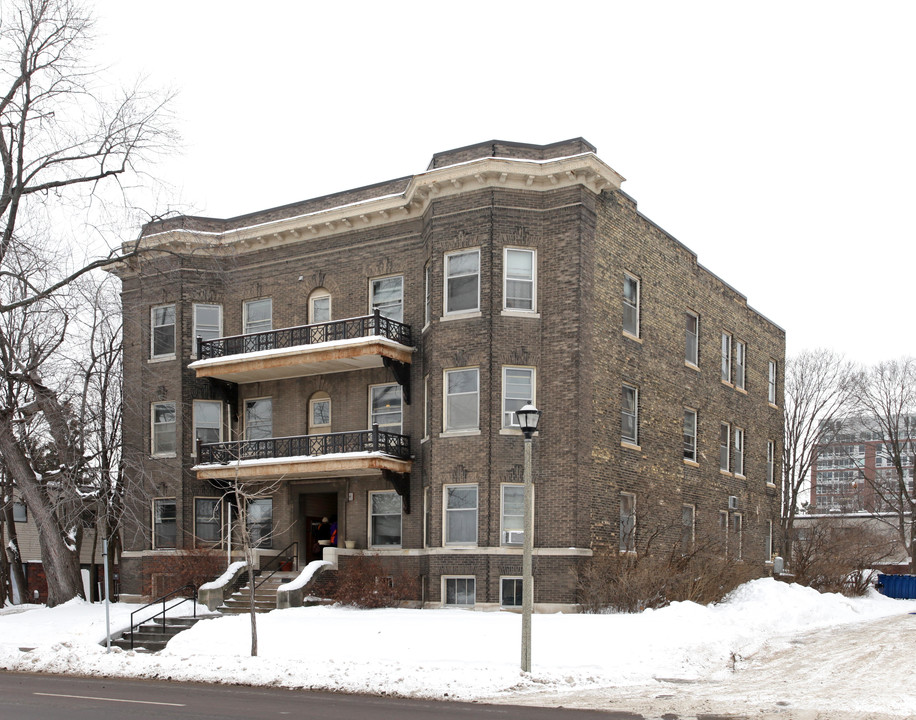 Maple Oak Apartments in Minneapolis, MN - Foto de edificio