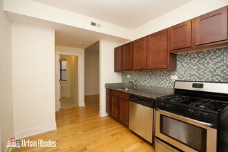 1446 W Byron St, Unit J08W in Chicago, IL - Building Photo - Building Photo