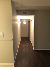 6142 Knoll Wick Rd, Unit 203 in Willowbrook, IL - Building Photo - Building Photo