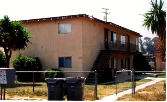 15136-15128 Clover Ave in Moreno Valley, CA - Foto de edificio - Building Photo