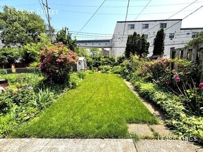 2 Bed 1 Bath Townhome Steps Away from Detr in Windsor, ON - Building Photo - Building Photo