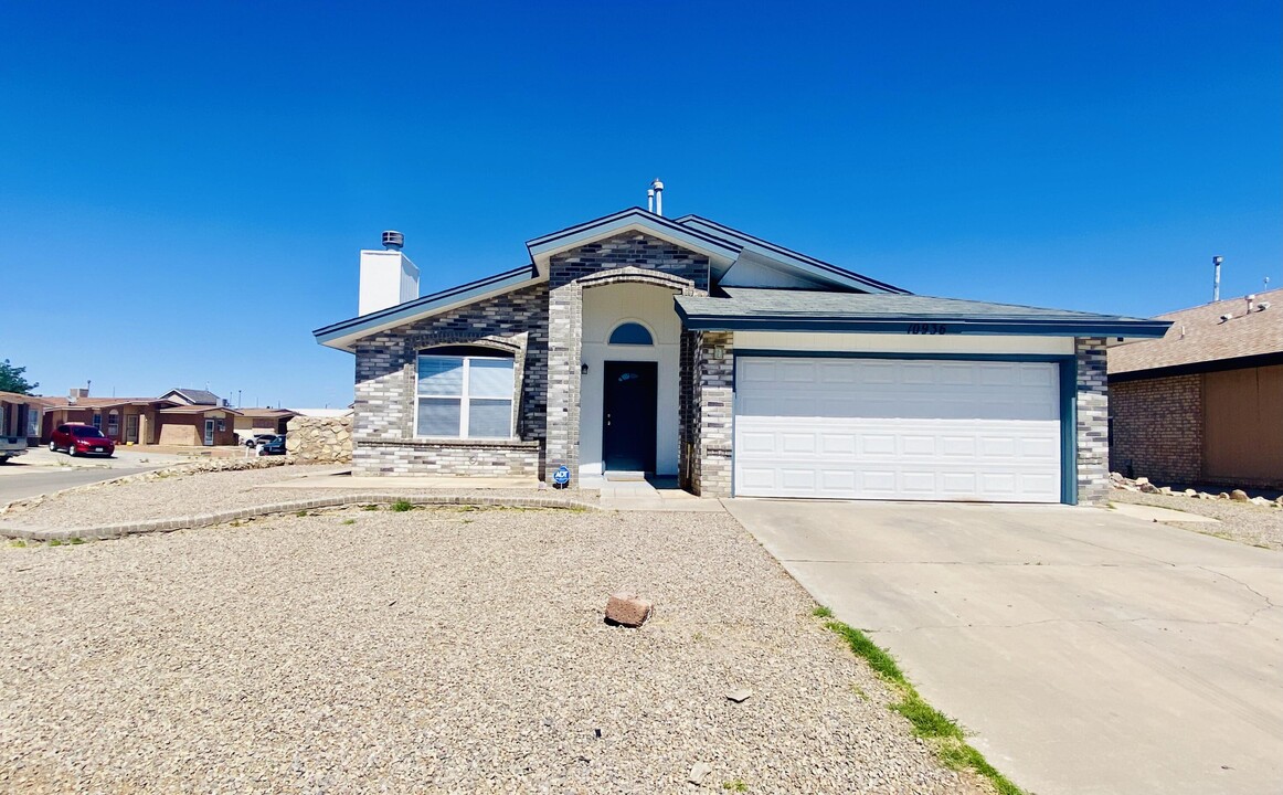 10936 Stonebridge Dr in El Paso, TX - Building Photo