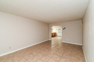 562 W Highland St in Chandler, AZ - Building Photo - Building Photo