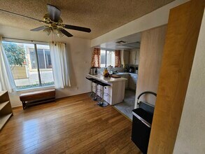 18408 Hatteras St, Unit 47 in Tarzana, CA - Building Photo - Building Photo