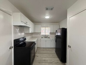 202 Mink Dr in San Antonio, TX - Building Photo - Building Photo