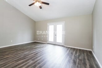 8825 Royal Meadow Dr in Indianapolis, IN - Building Photo - Building Photo