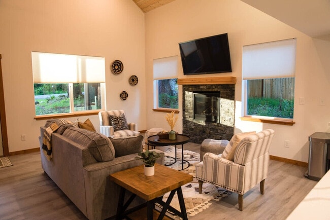 235 Paradise Dr, Unit SI ID1035921P in Ashford, WA - Building Photo - Building Photo