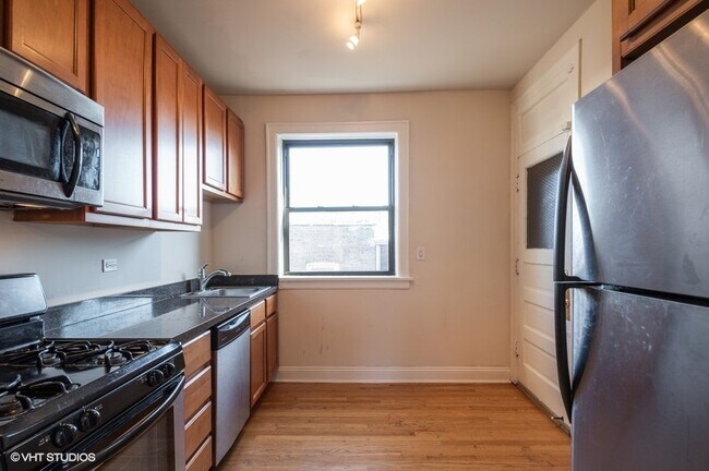 3511 N Racine Ave in Chicago, IL - Building Photo - Building Photo